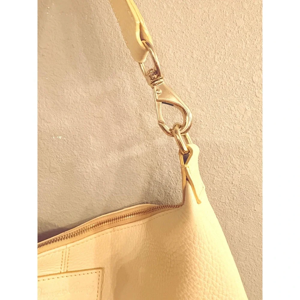Dooney & Bourke‎ Vintage Cream Pebbled Leather Hobo Shoulder Bag Gold Hardware